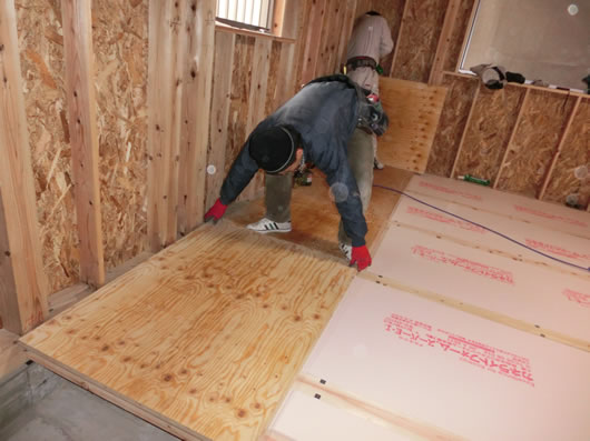 構造用合板で床を敷こう